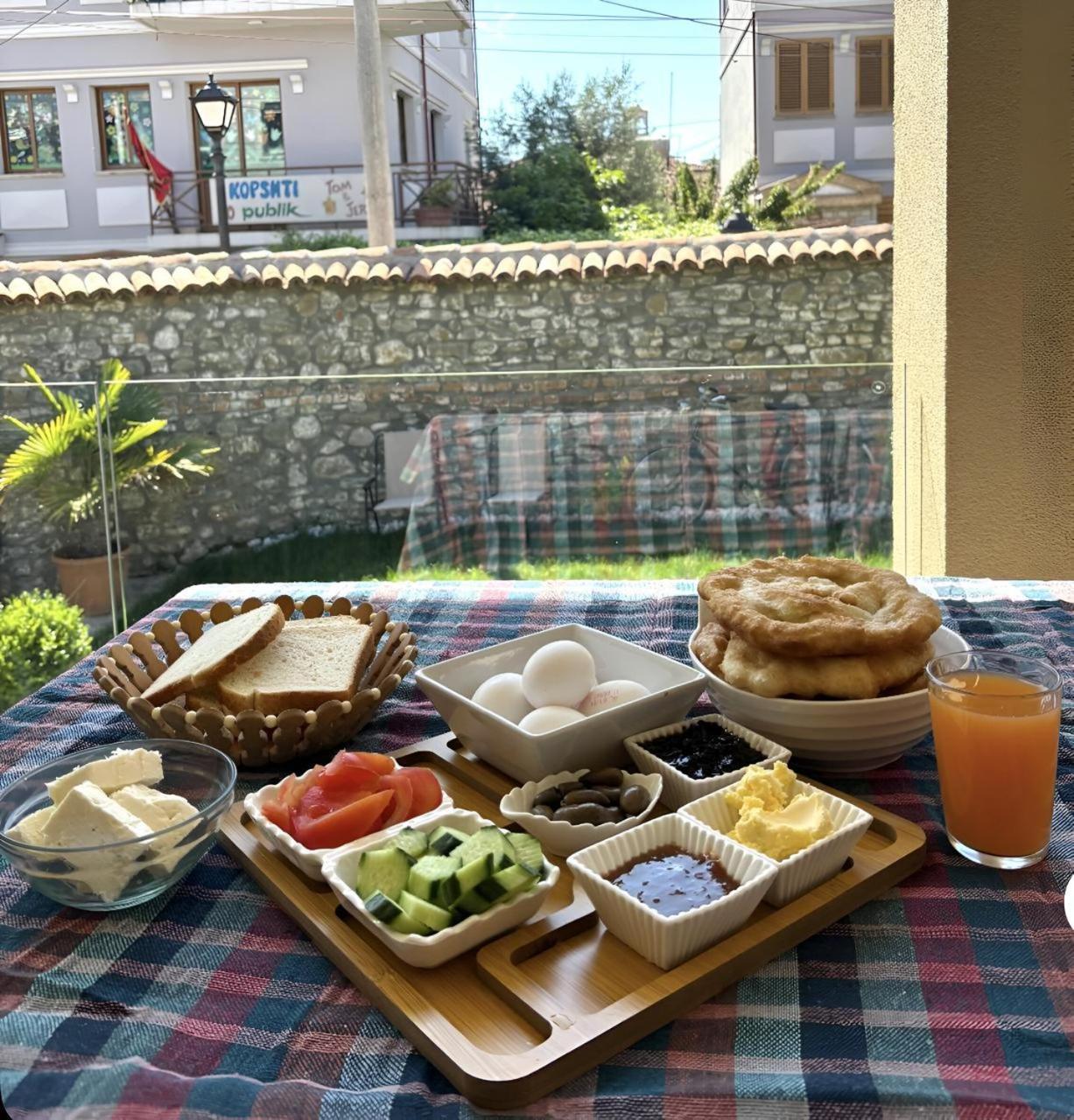Villa Zoi A Stay To Remember I Located Inside The Castle Of Elbasan, On A Historic Roman Road Via Egnatia I Homemade Breakfast Exteriér fotografie